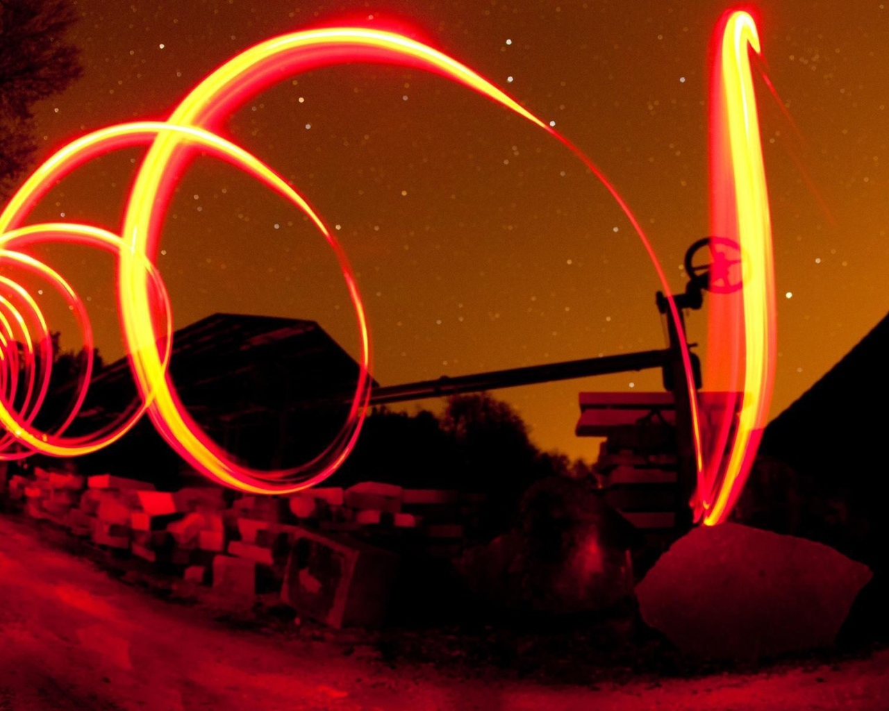 Спиральный рисунок светом