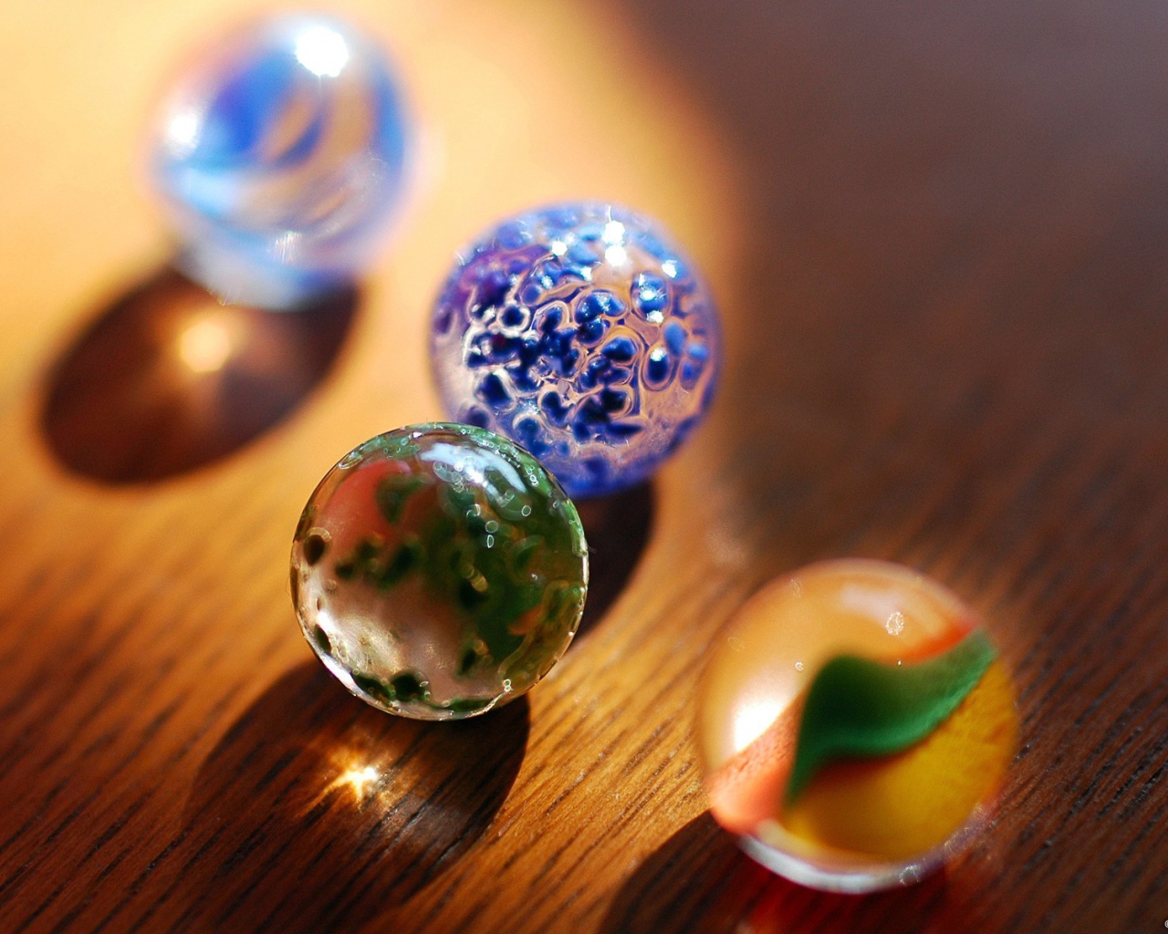 Прозрачные шарики для игры