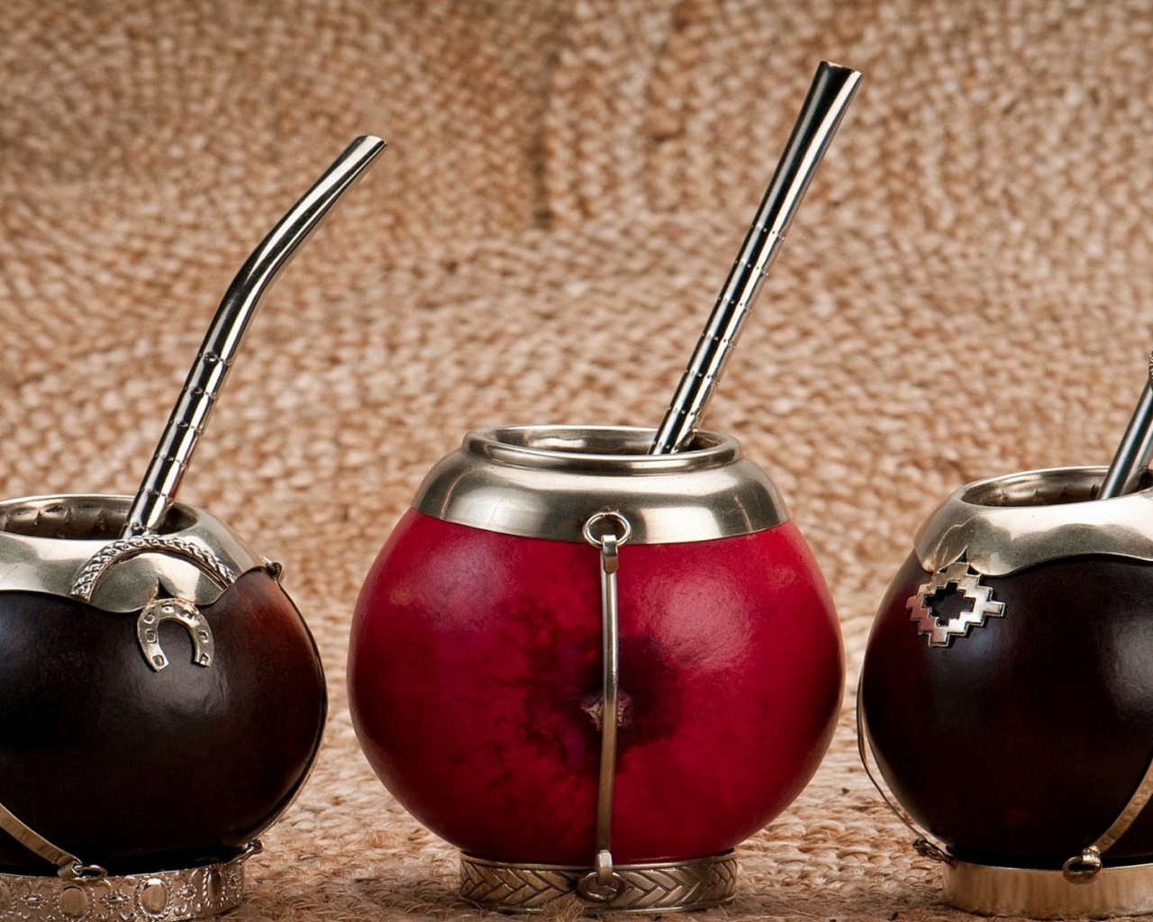 Сосуды из парагвайского дерева