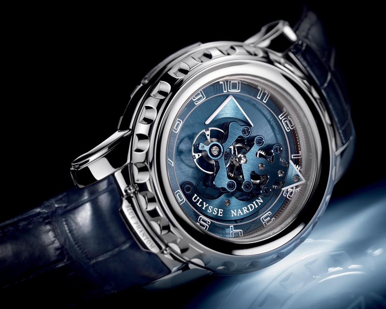 Часы от дизайнера Улисси Нардин