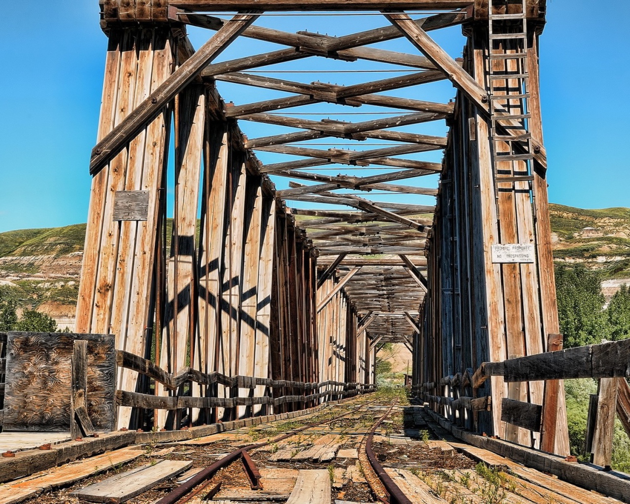 Деревянный железнодорожный мост