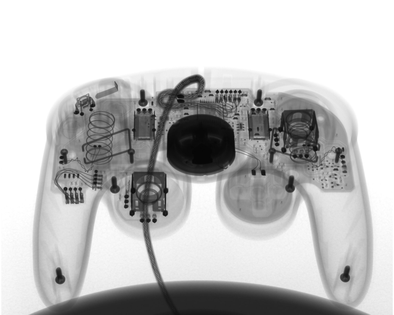 Рентгеновский снимок игровой приставки