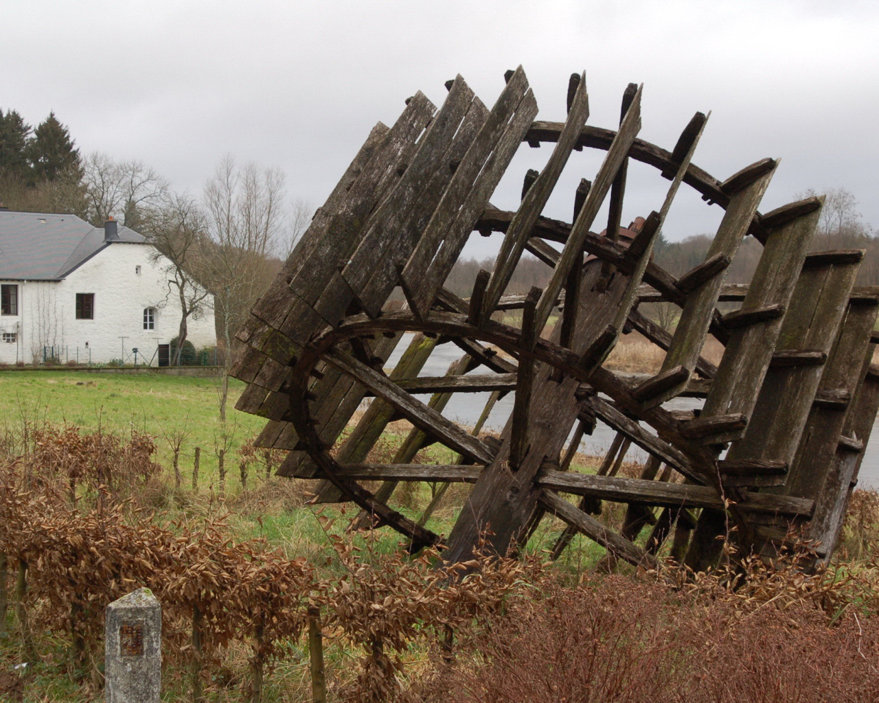 Колесо от водяной мельницы