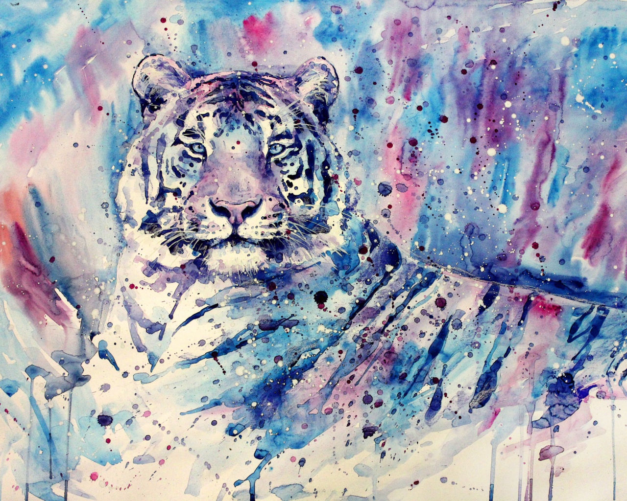 Изображение тигра в фиолетовых тонах