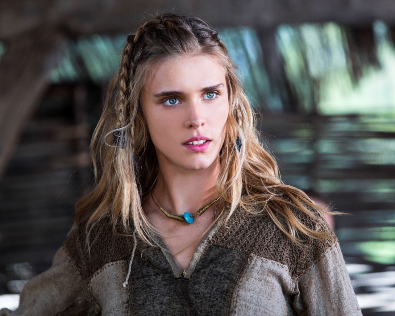 Девушка блондинка викинг