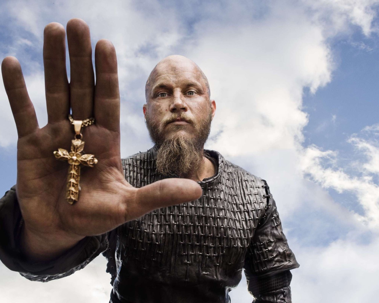 Крест на руке викинга