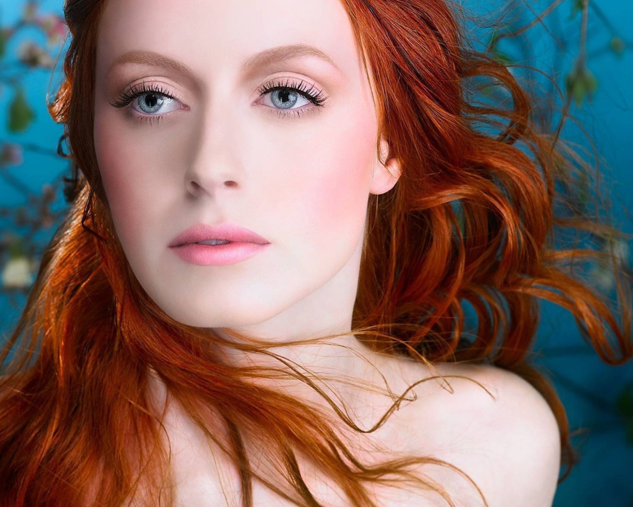 Лицо рыжей русалки