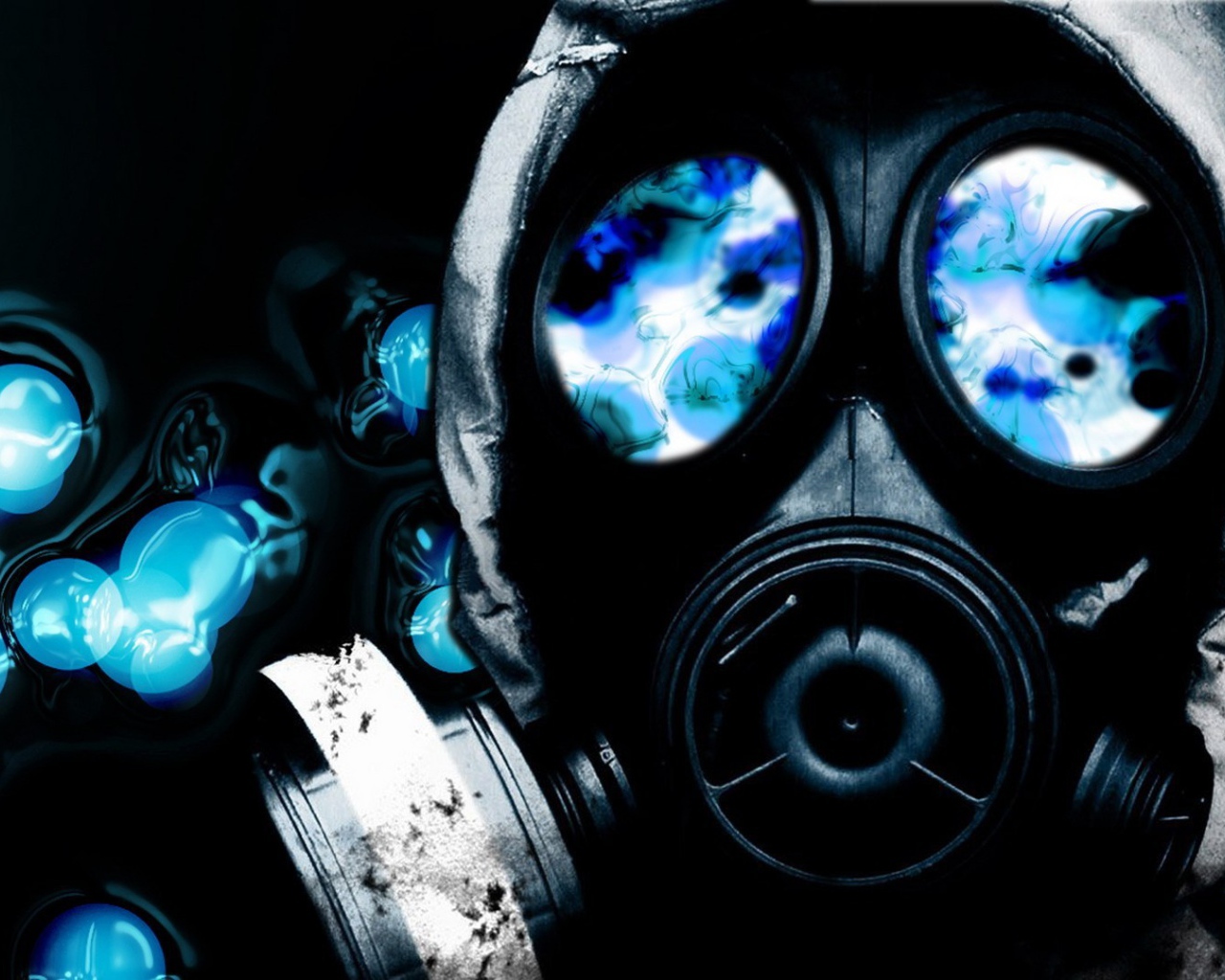 Сталкер в маске с голубыми стеклами