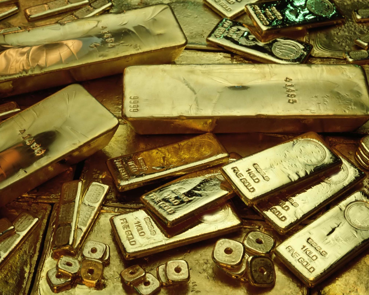 Разные золотые слитки