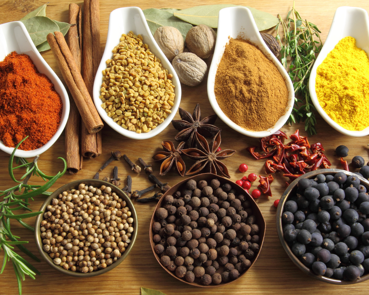 Плошки с разными специями