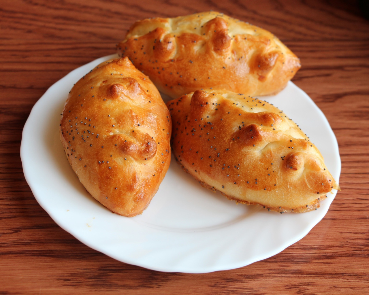 Аппетитные булки с маком