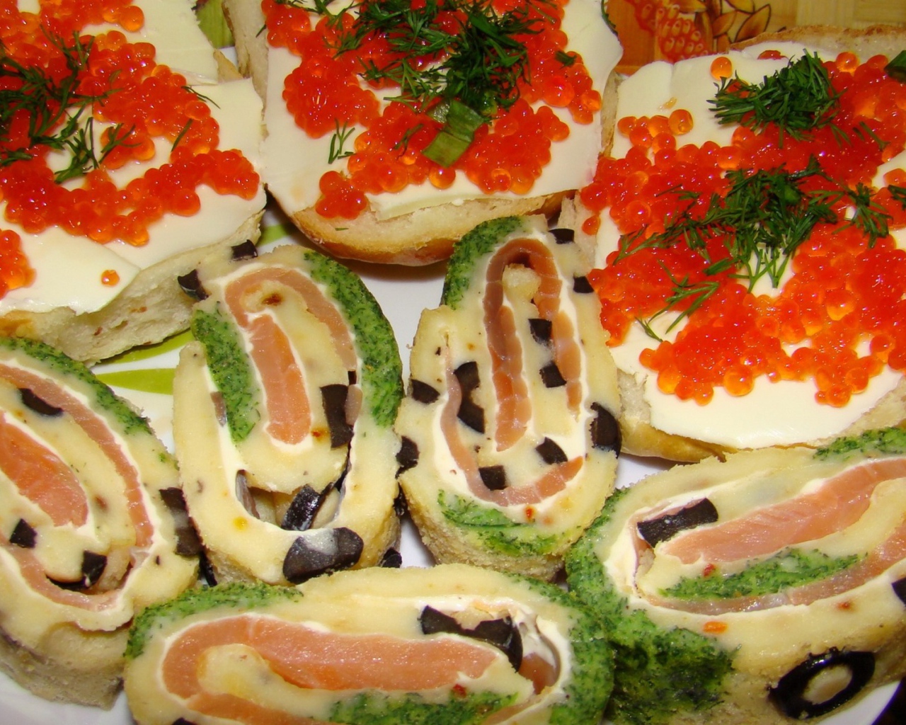 Бутерброды и рулеты с морепродуктами