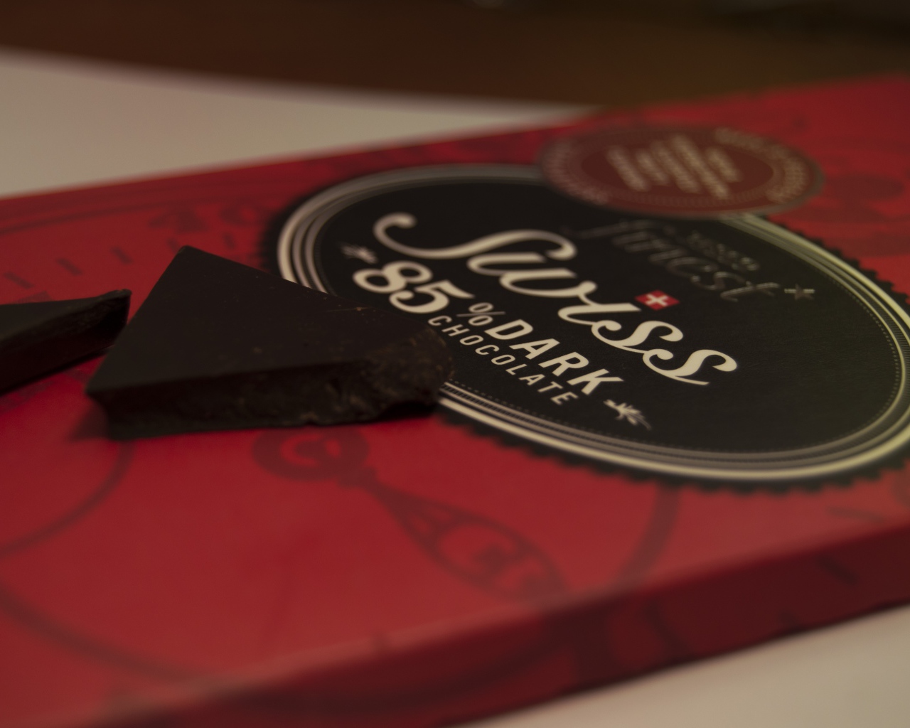 Плитка черного шоколада