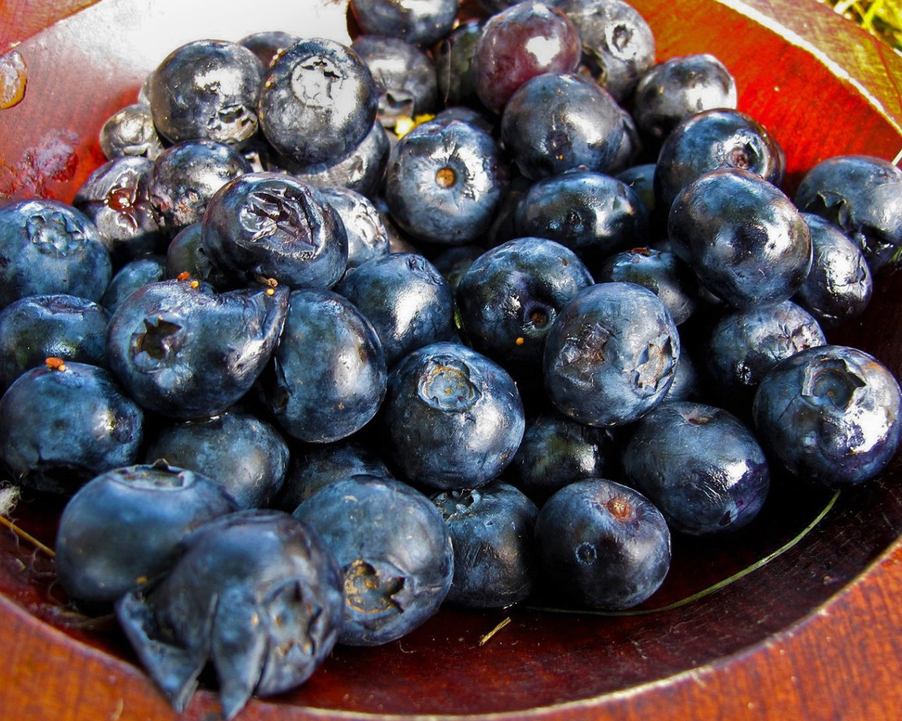 Черника на тарелке