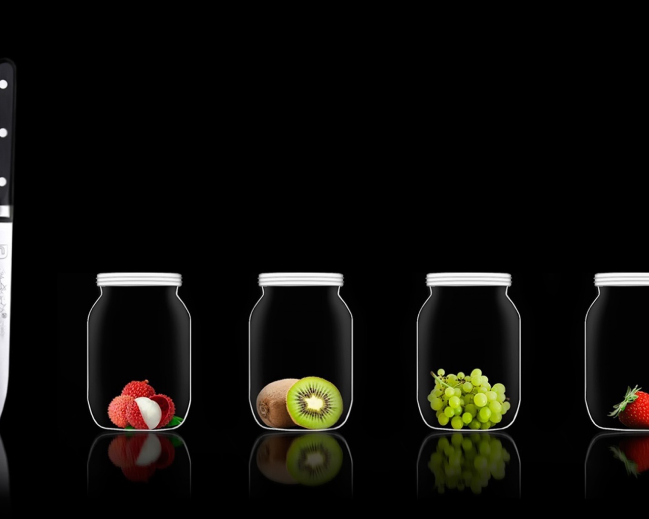 Нож и фрукты в банках