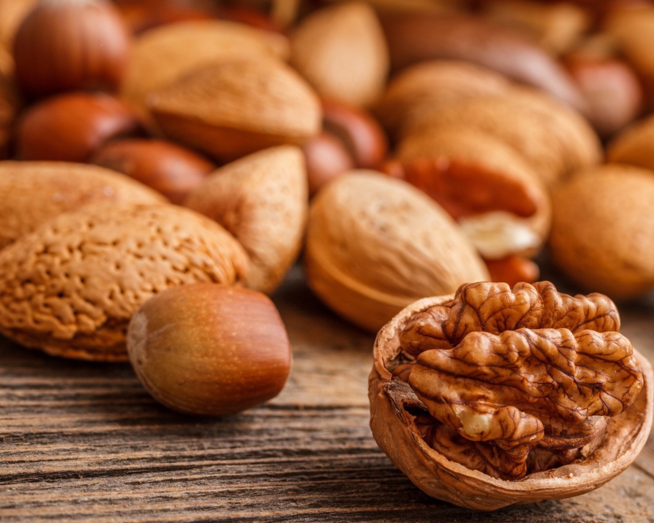 Россыпь питательных орехов