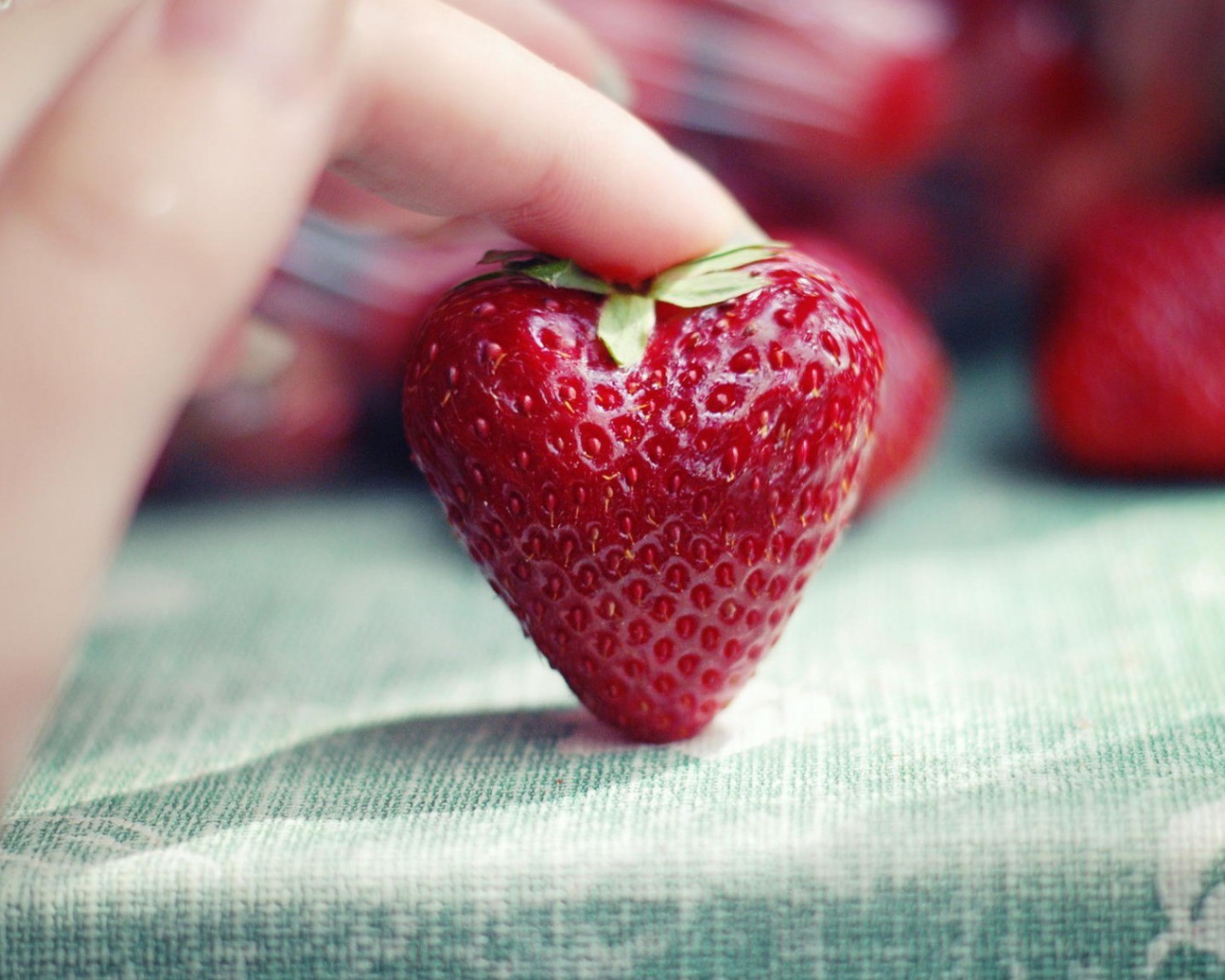 Клубника в форме сердца