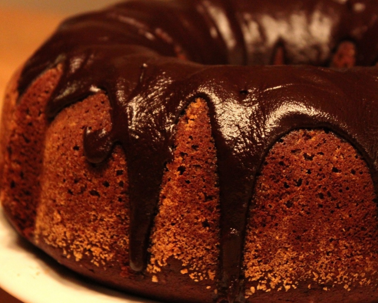 Коричневый кекс с шоколадом