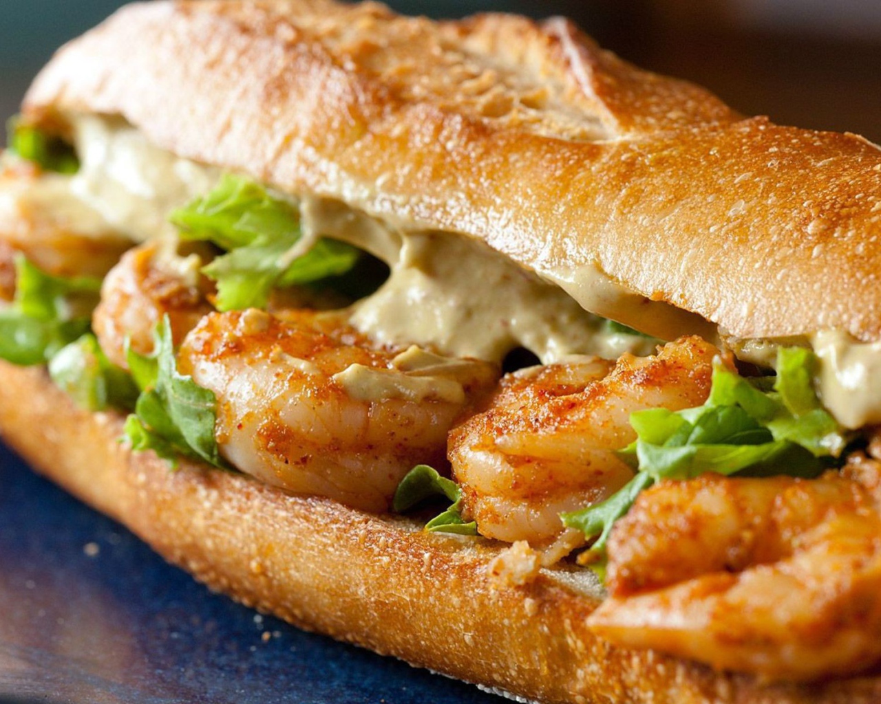 Вкусный горячий сэндвич