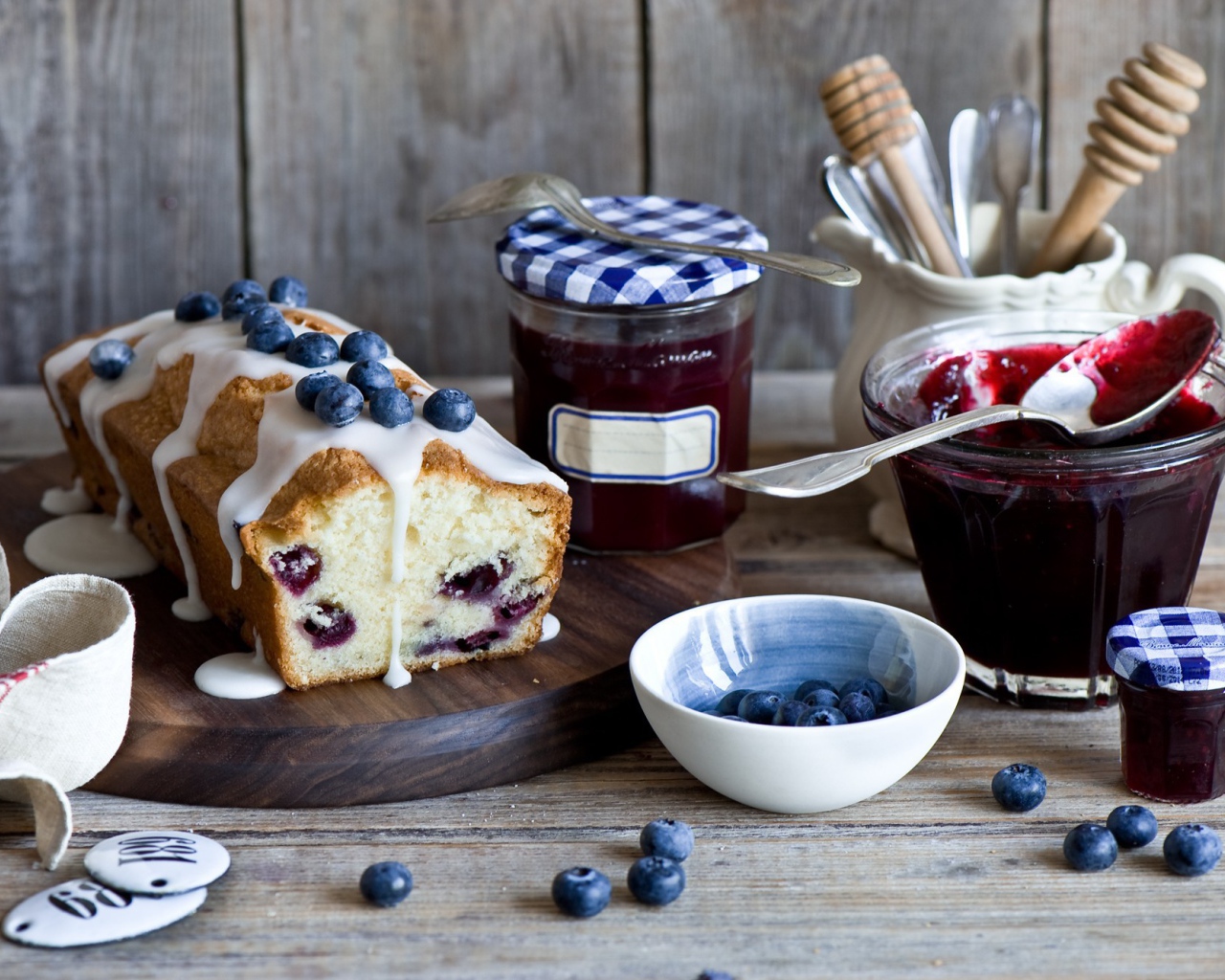 Варенье из черники и черничный кекс