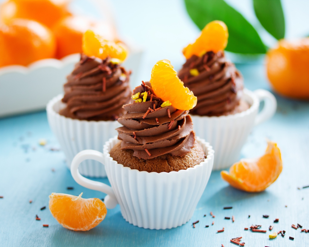 Шоколадные кексы с дольками мандарина