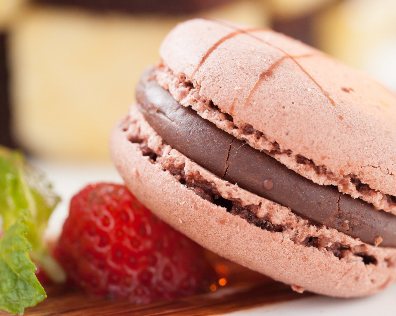 Пышное печенье на клубнике