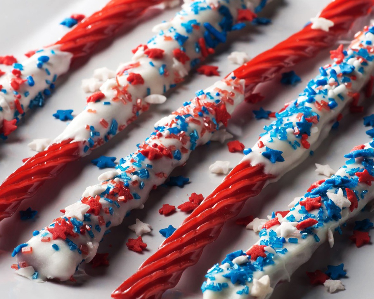 Сладости Twizzlers, лакричные палочки