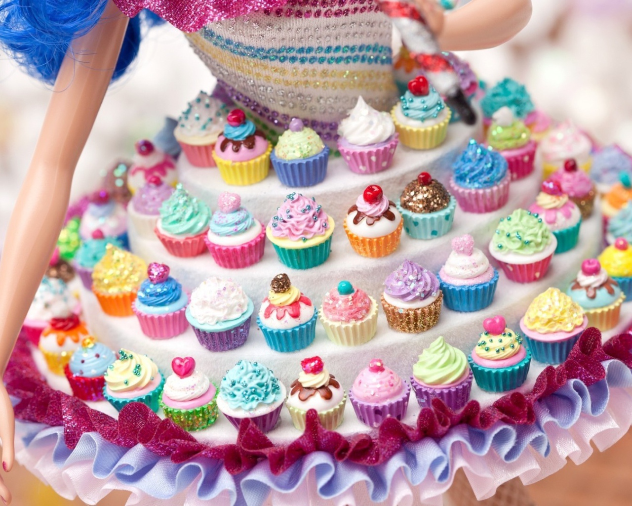 Платье из кексов