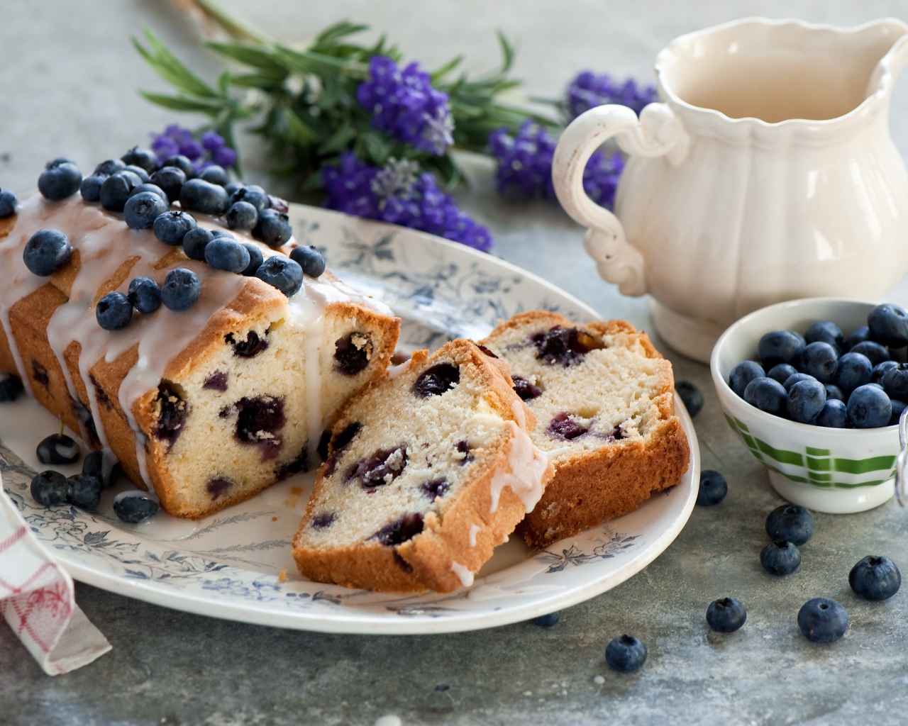 Ванильный кекс с черникой