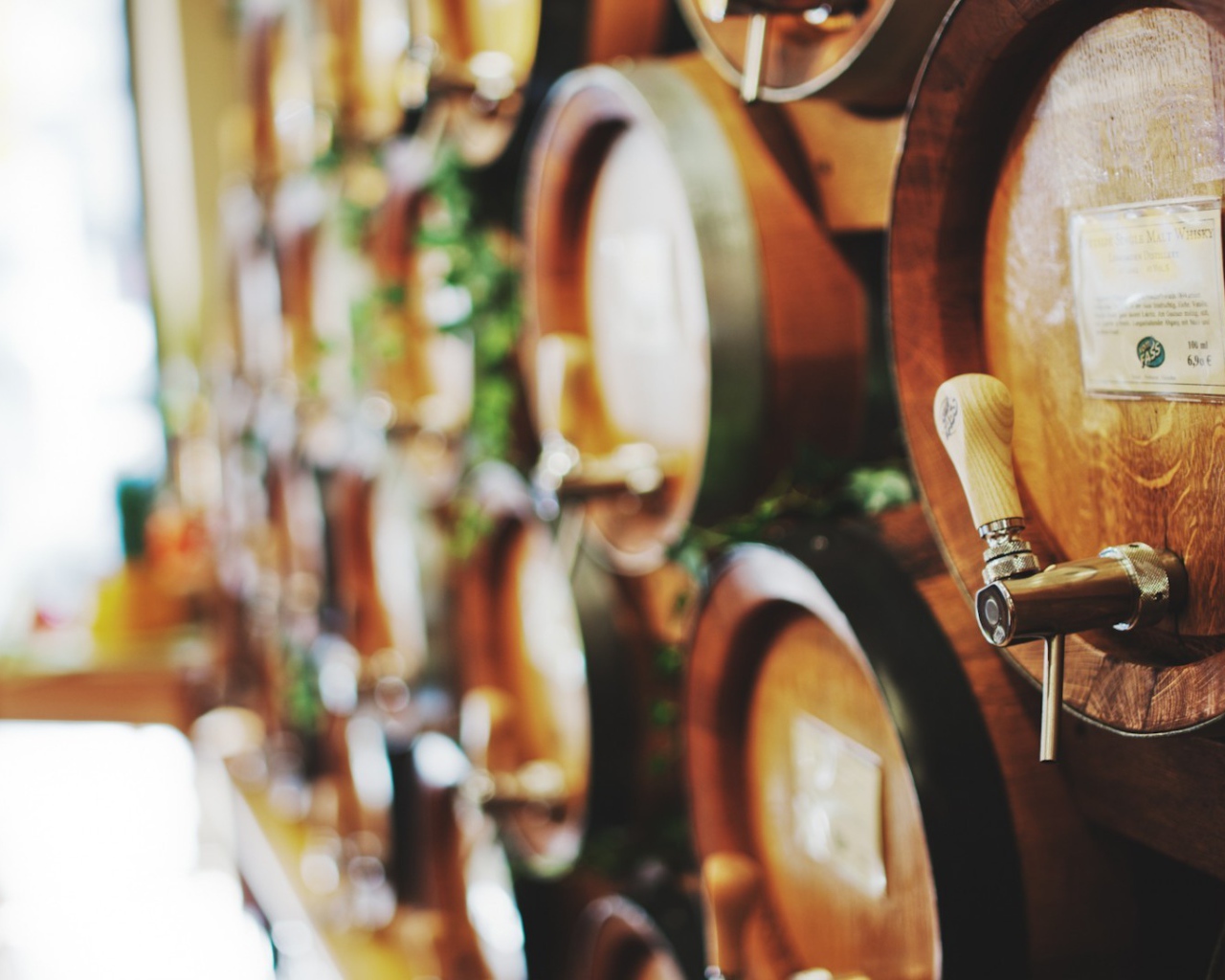 Бочки со старым вином