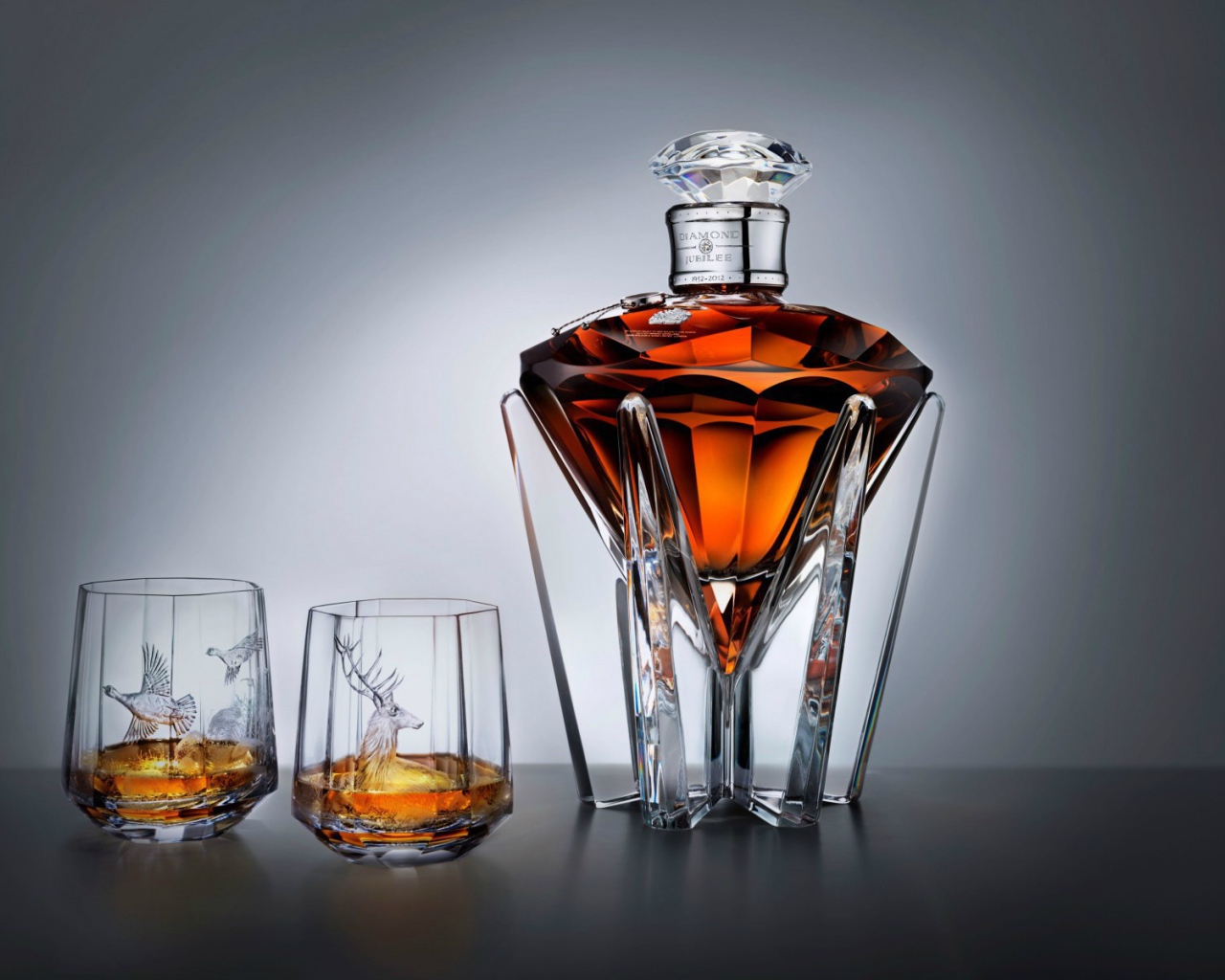 Бутылка коньяка необычной формы