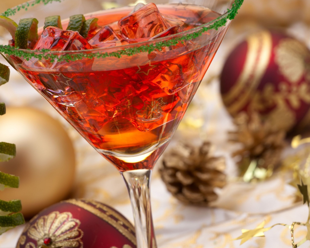 Новогодний коктейль со льдом