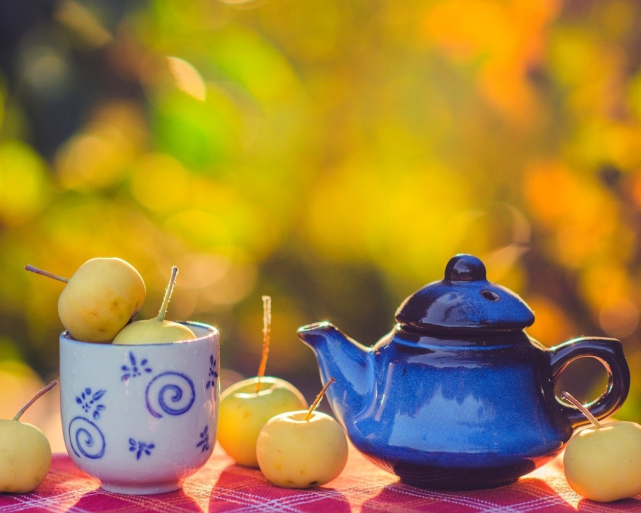 Горячий чай с фруктами