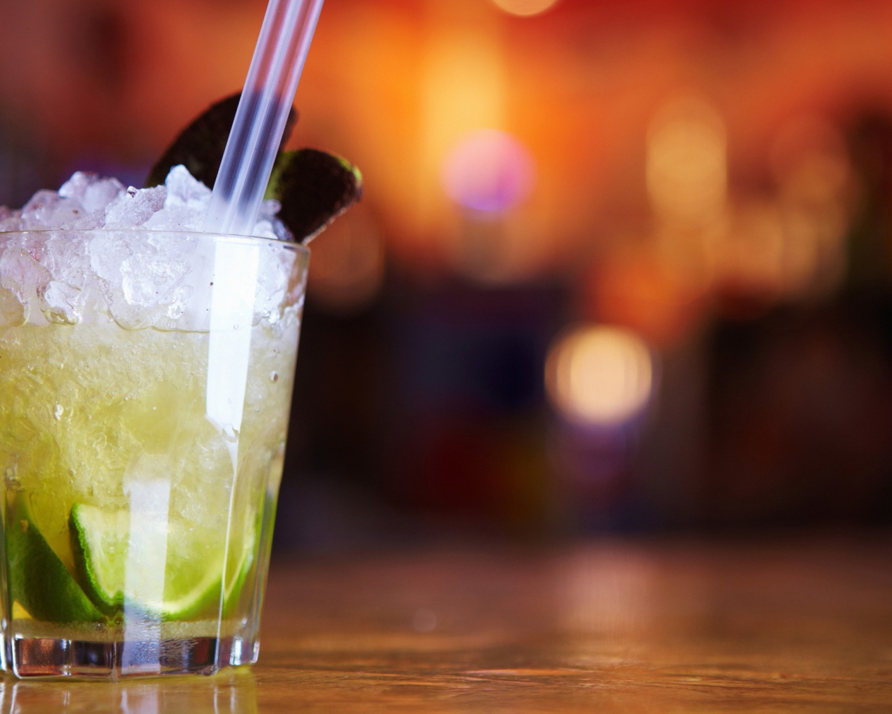 Напиток из лайма со льдом