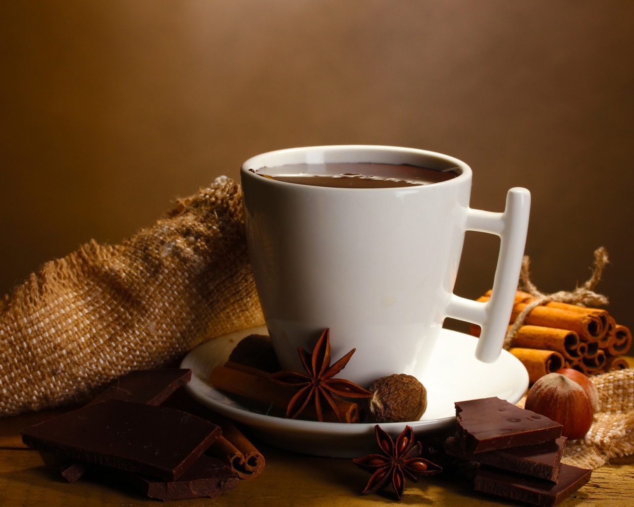 Кусочки шоколада с кофе