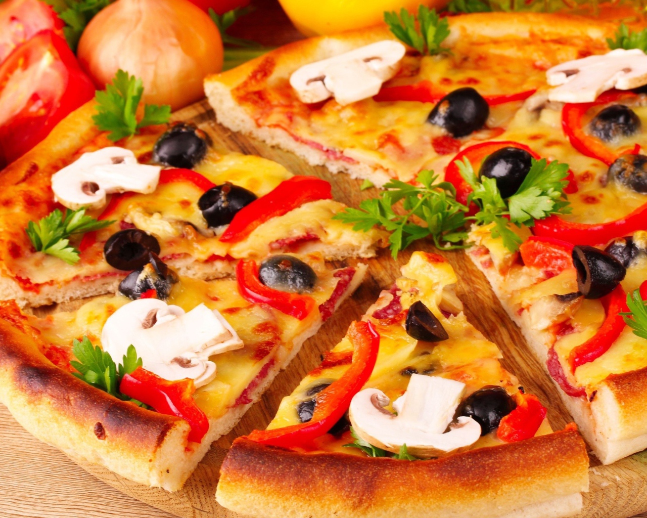 Пицца с грибами и перцем