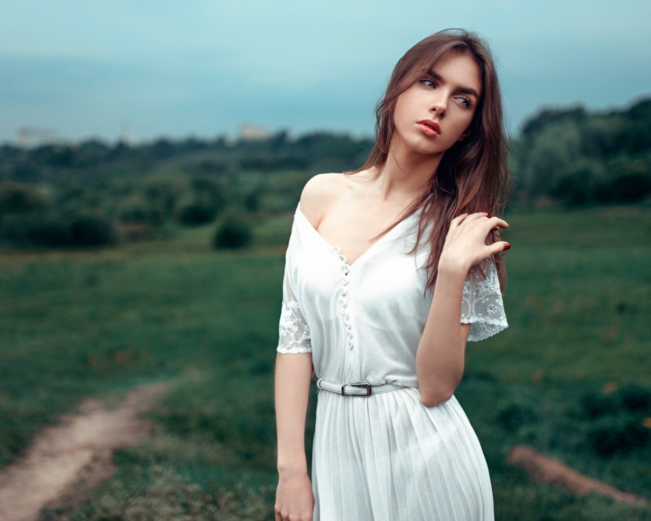 Девушка в белом платье, фотограф Георгий Чернядьев