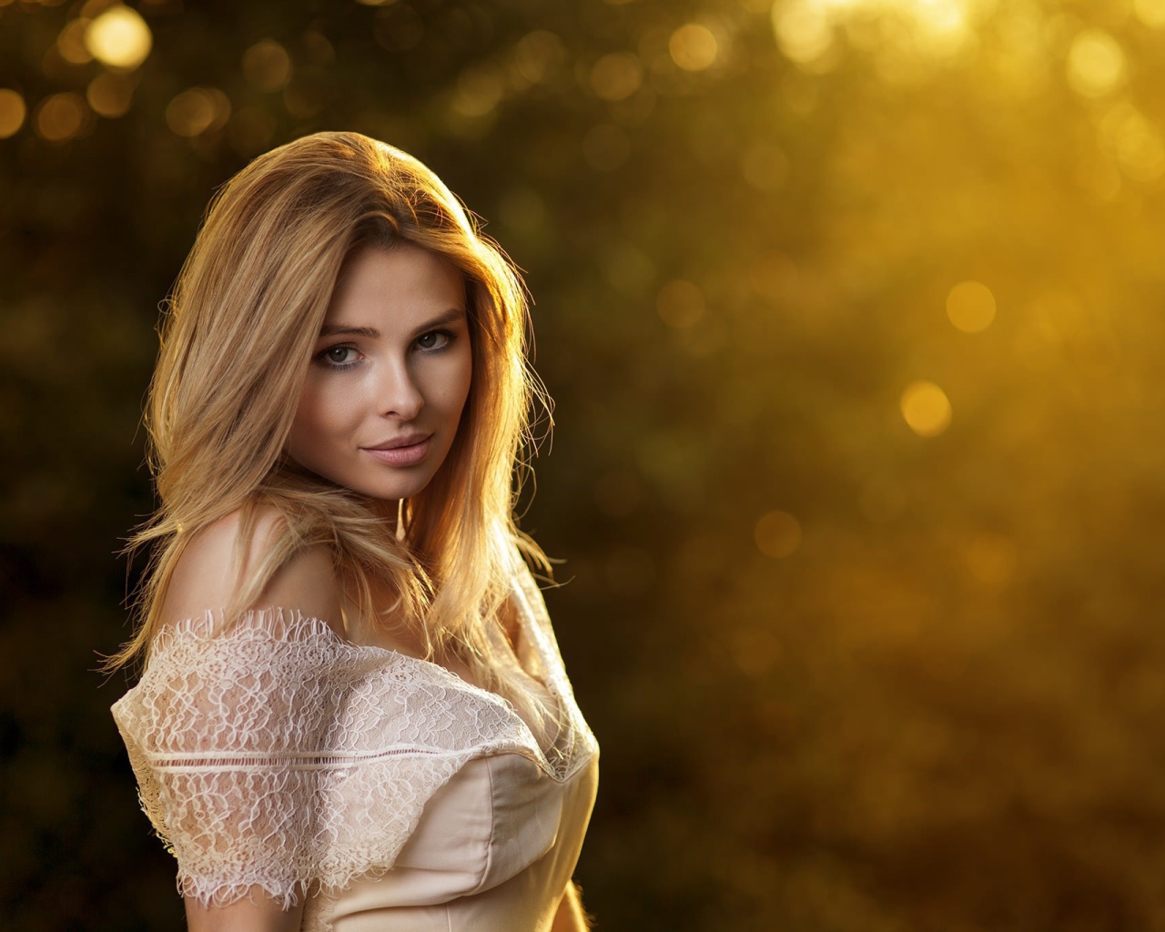 Красивая блондинка, портрет