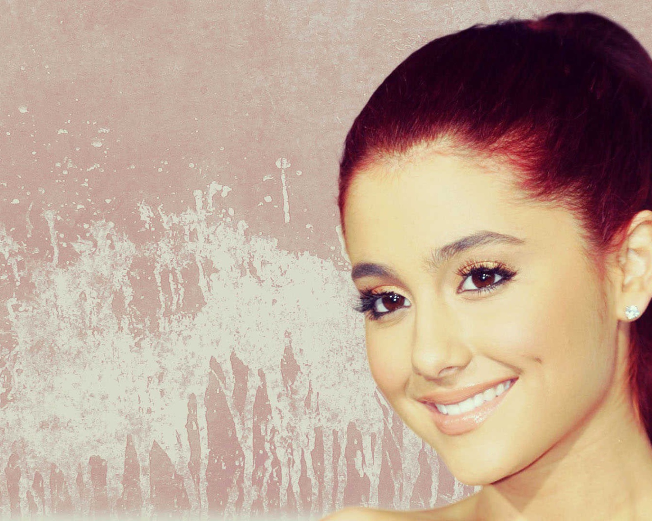 Красивая девушка Ариана Гранде