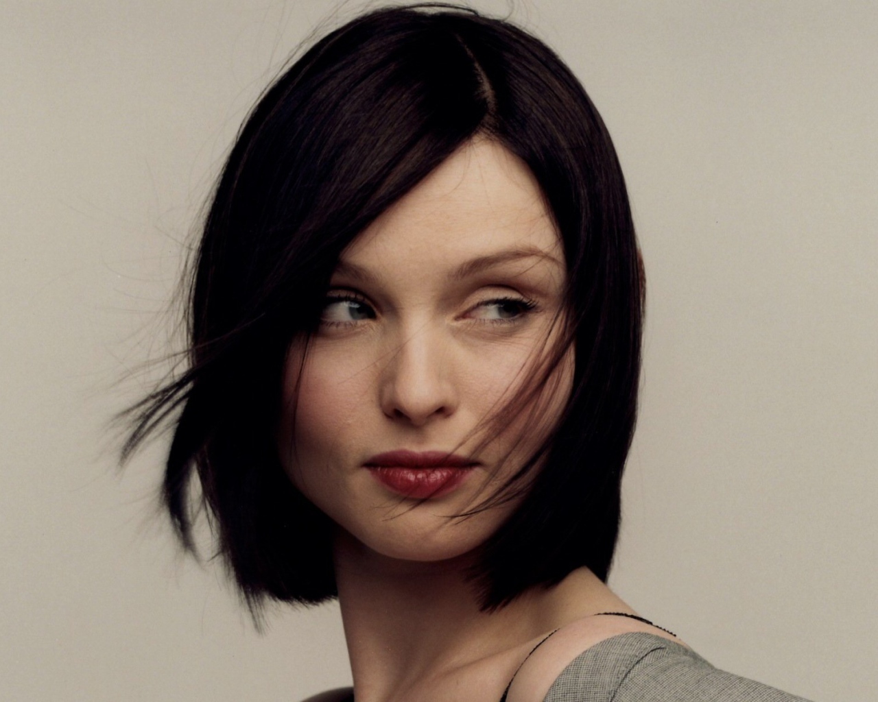 Красивая женщина Софи Эллис-Бекстор