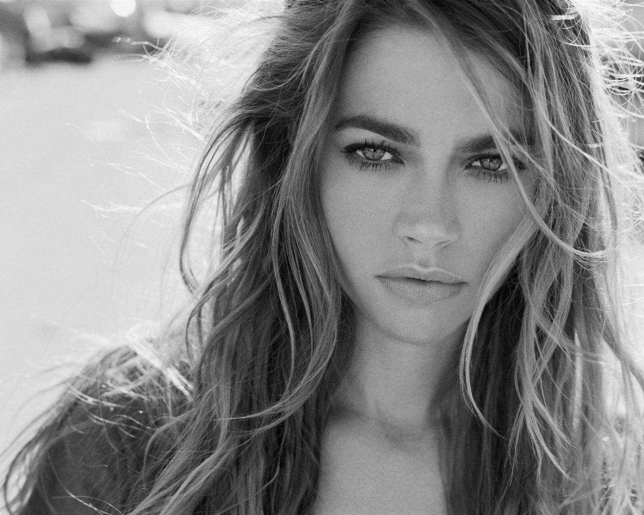Черно белое фото Дениз Ричардс