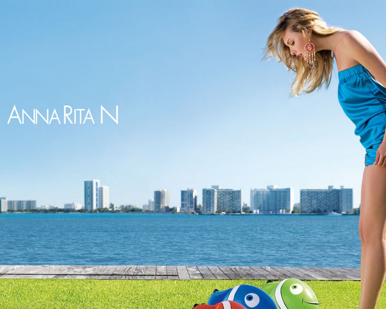 Модель блондинка Анна Рита