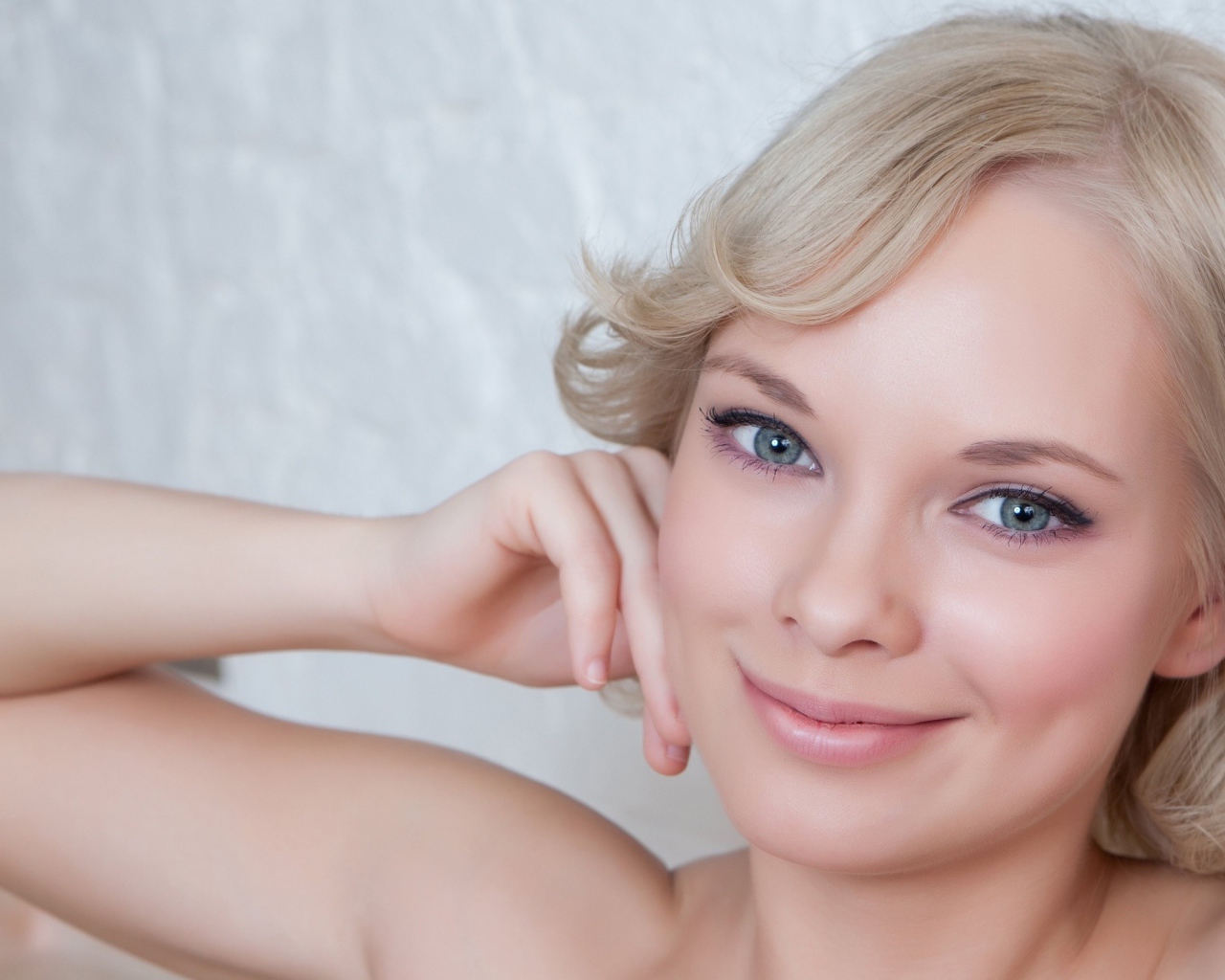 Блондинка модель Feeona A