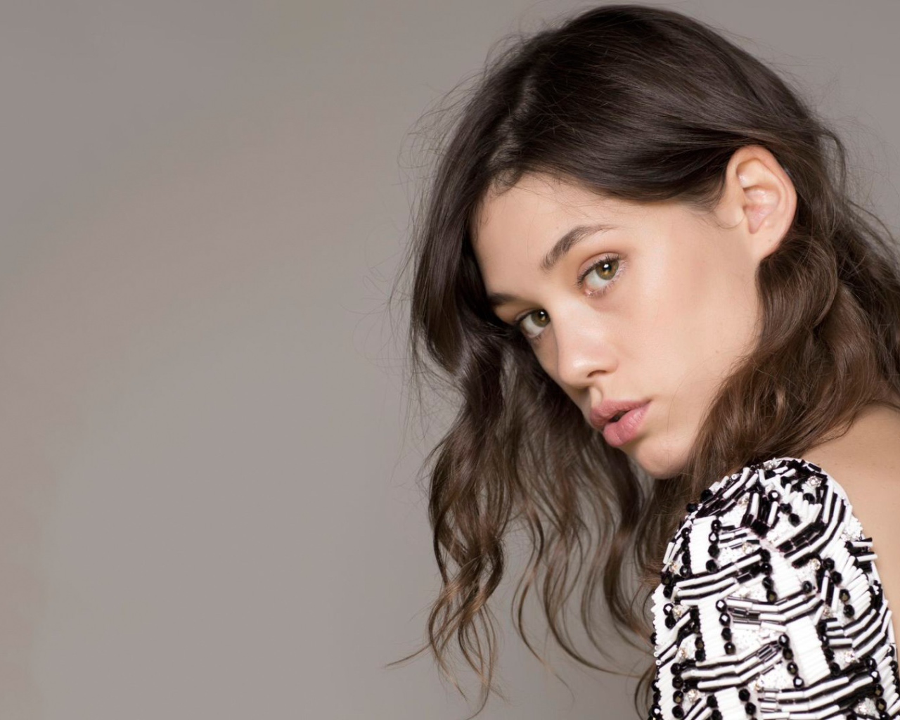 Девушка брюнетка Астрид Бергес