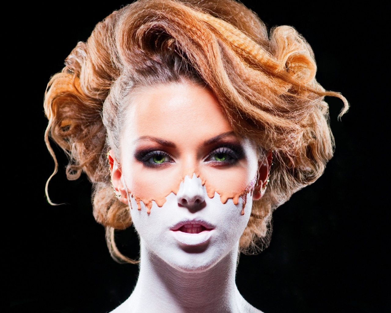 Фантастический макияж у девушки