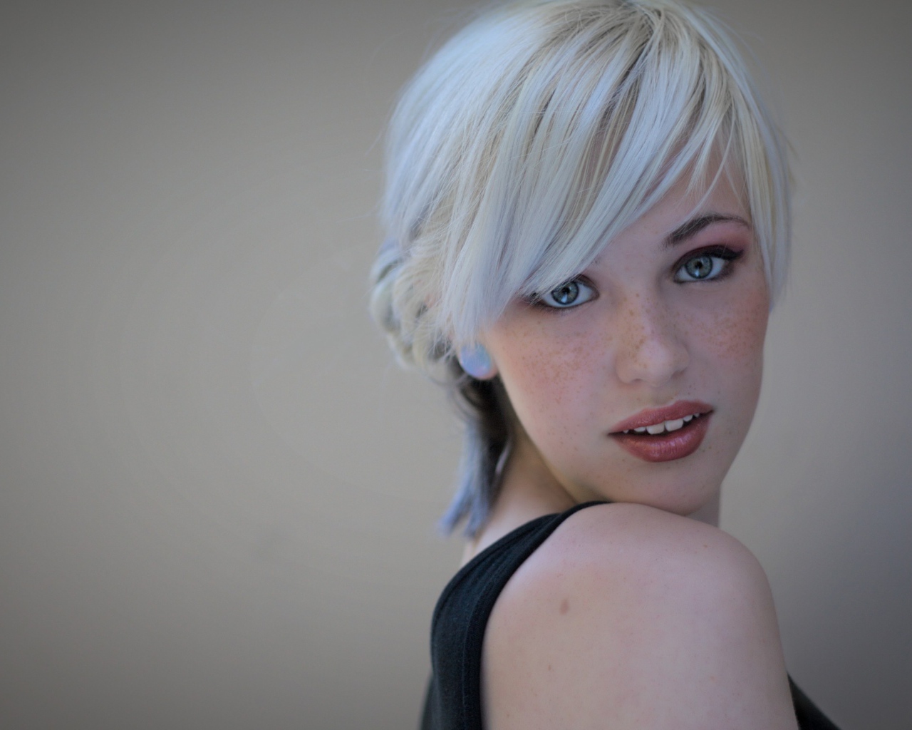 Девушка блондинка Devon Jade