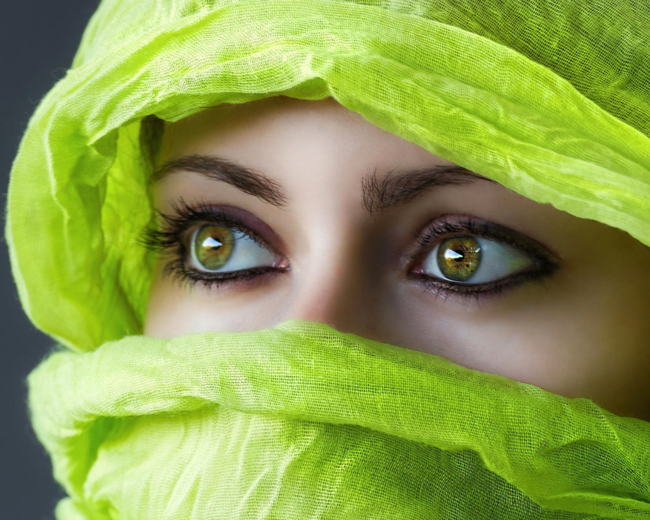 Девушка в зеленой парандже