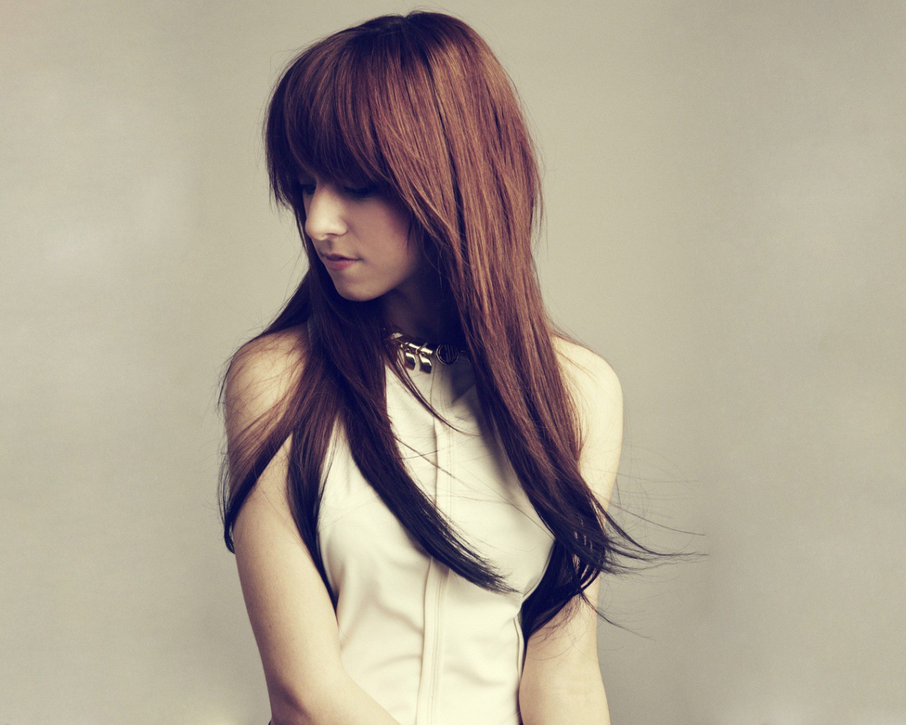 Длинноволосая модель Кристина Гримми