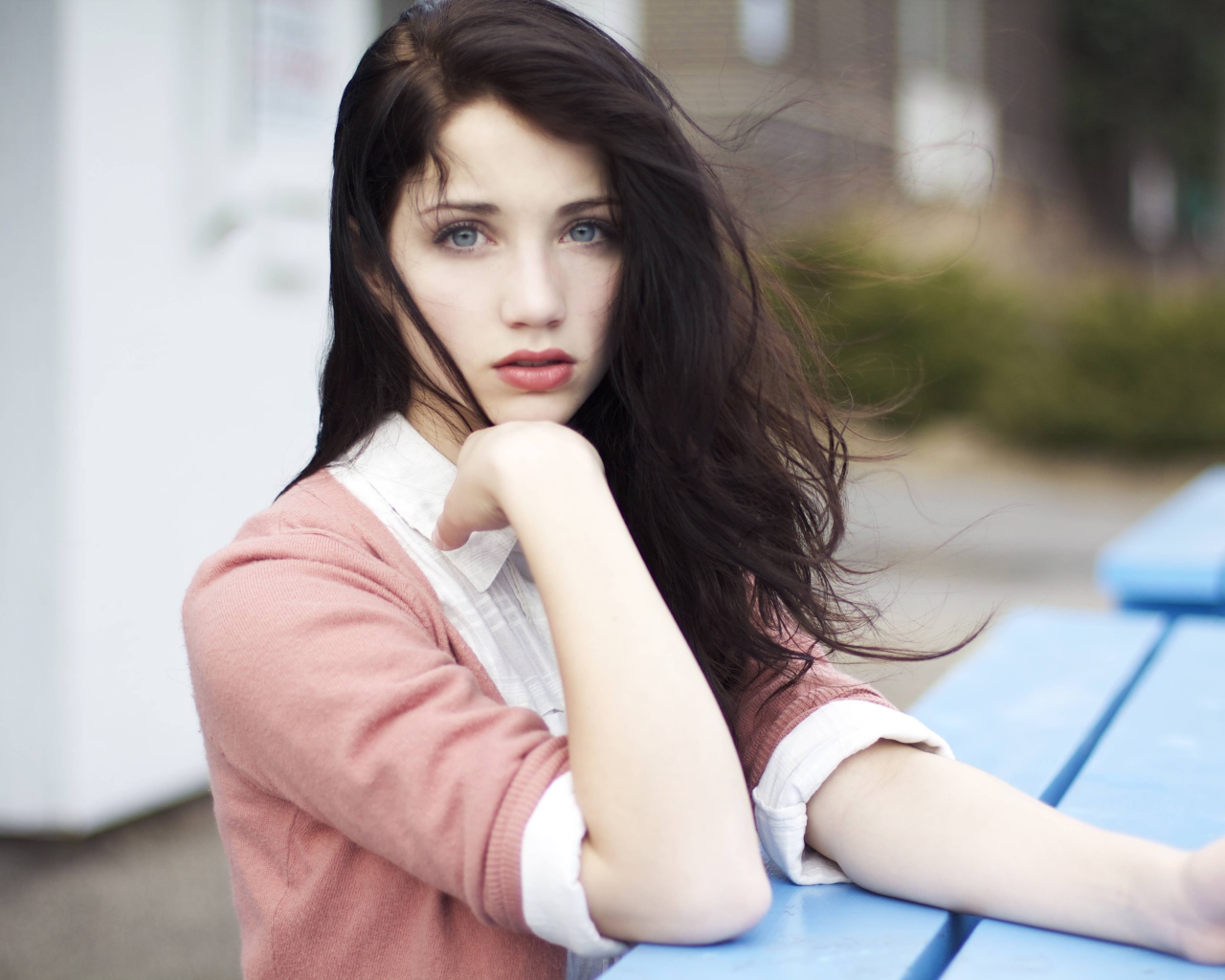 Милая девушка Эмили Радд