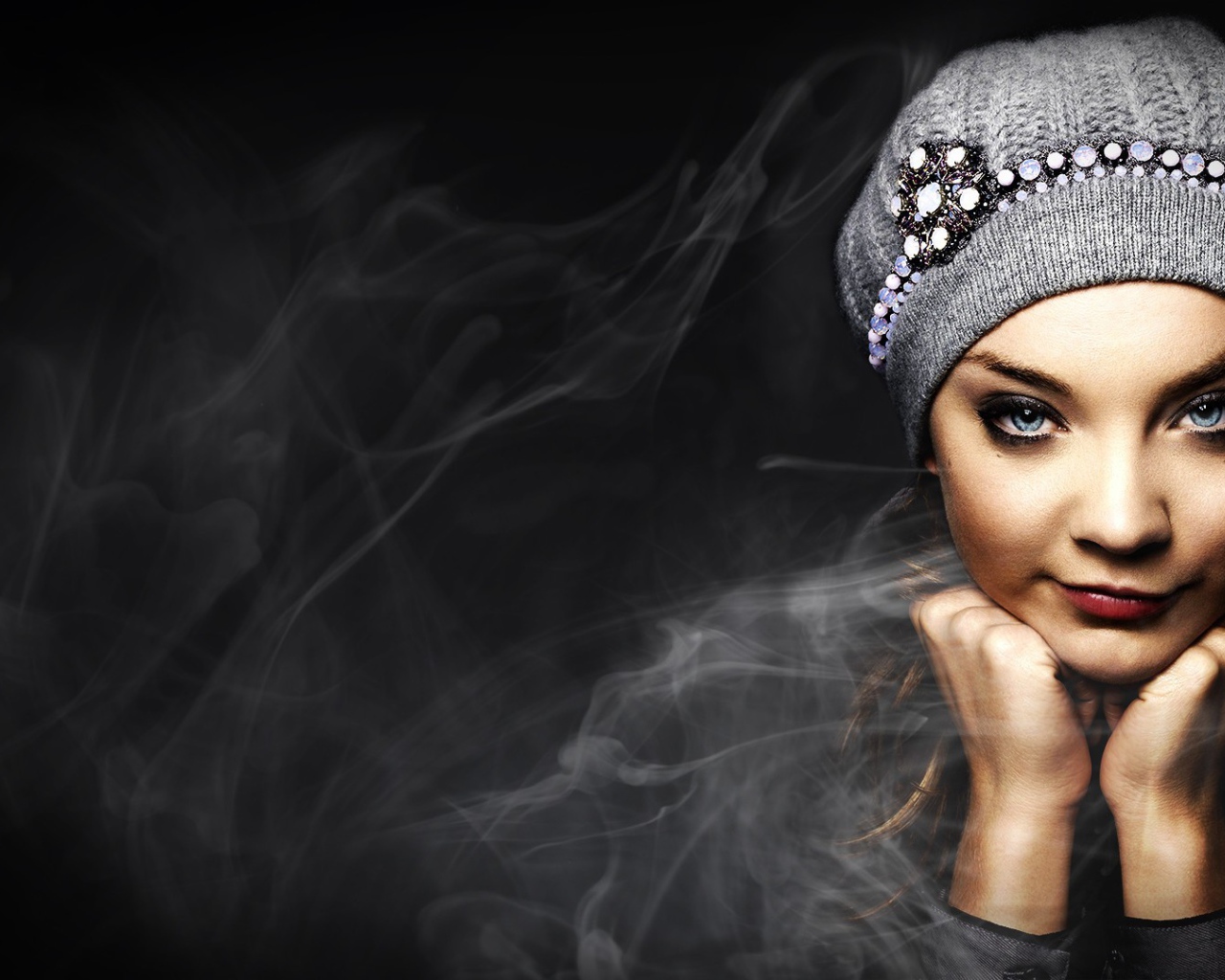 Натали Дормер в шапке